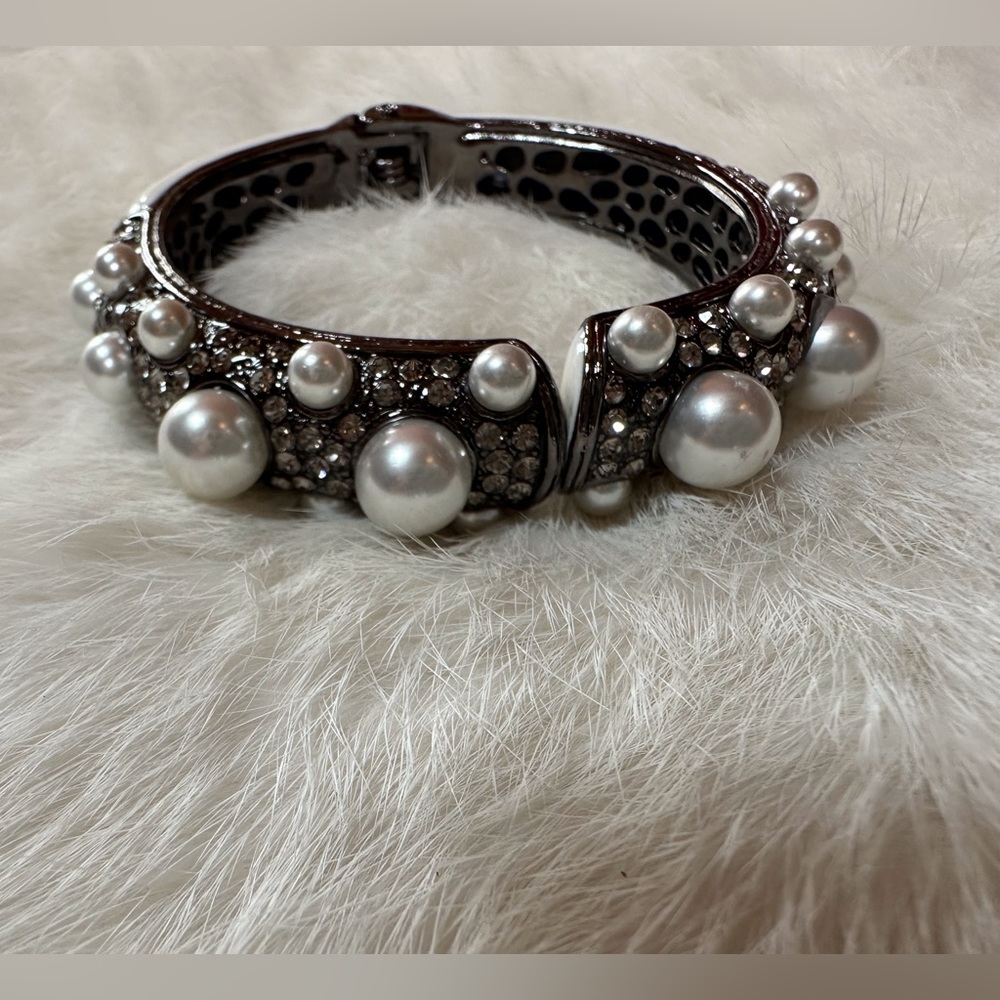 Antique gorgeous pearl bracelet